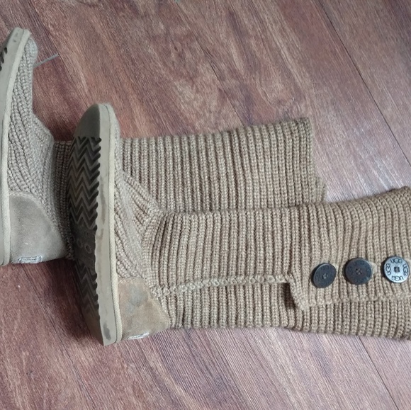 Ugg Boots - Picture 2 of 4